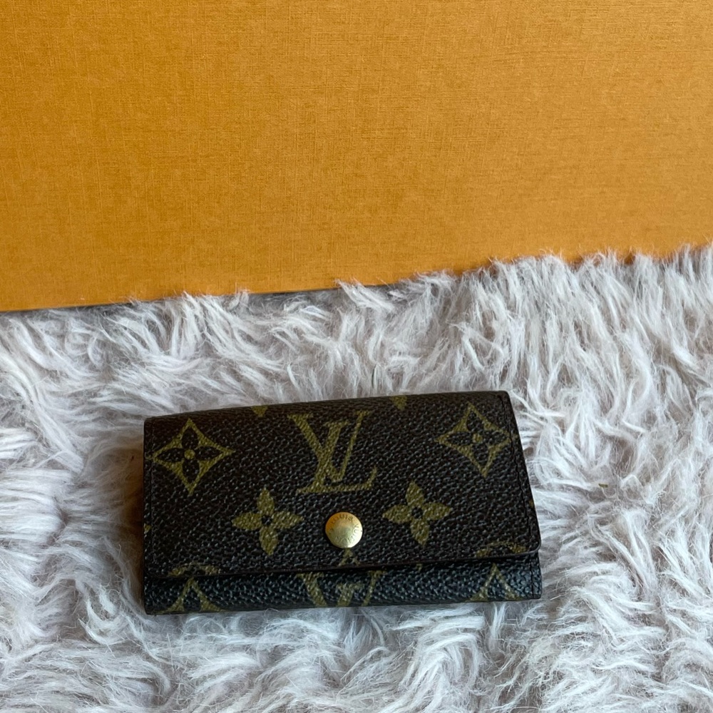 Authentic Louis Vuitton 4 Key Holder